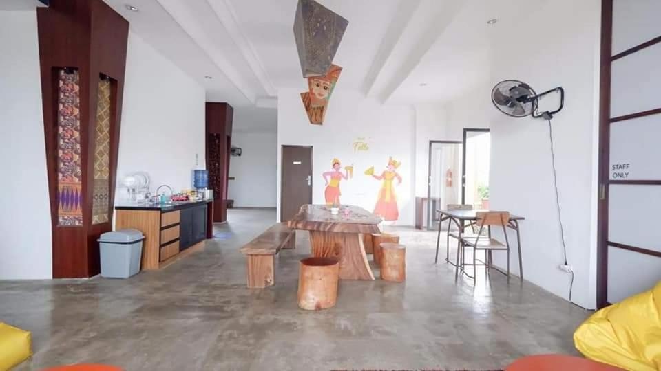 Fello B&B Hostel Легиан Екстериор снимка