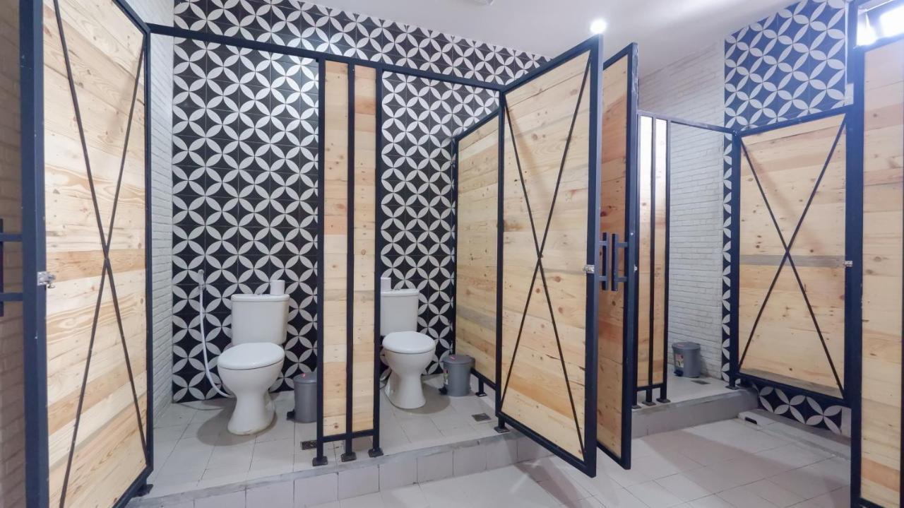 Fello B&B Hostel Легиан Екстериор снимка