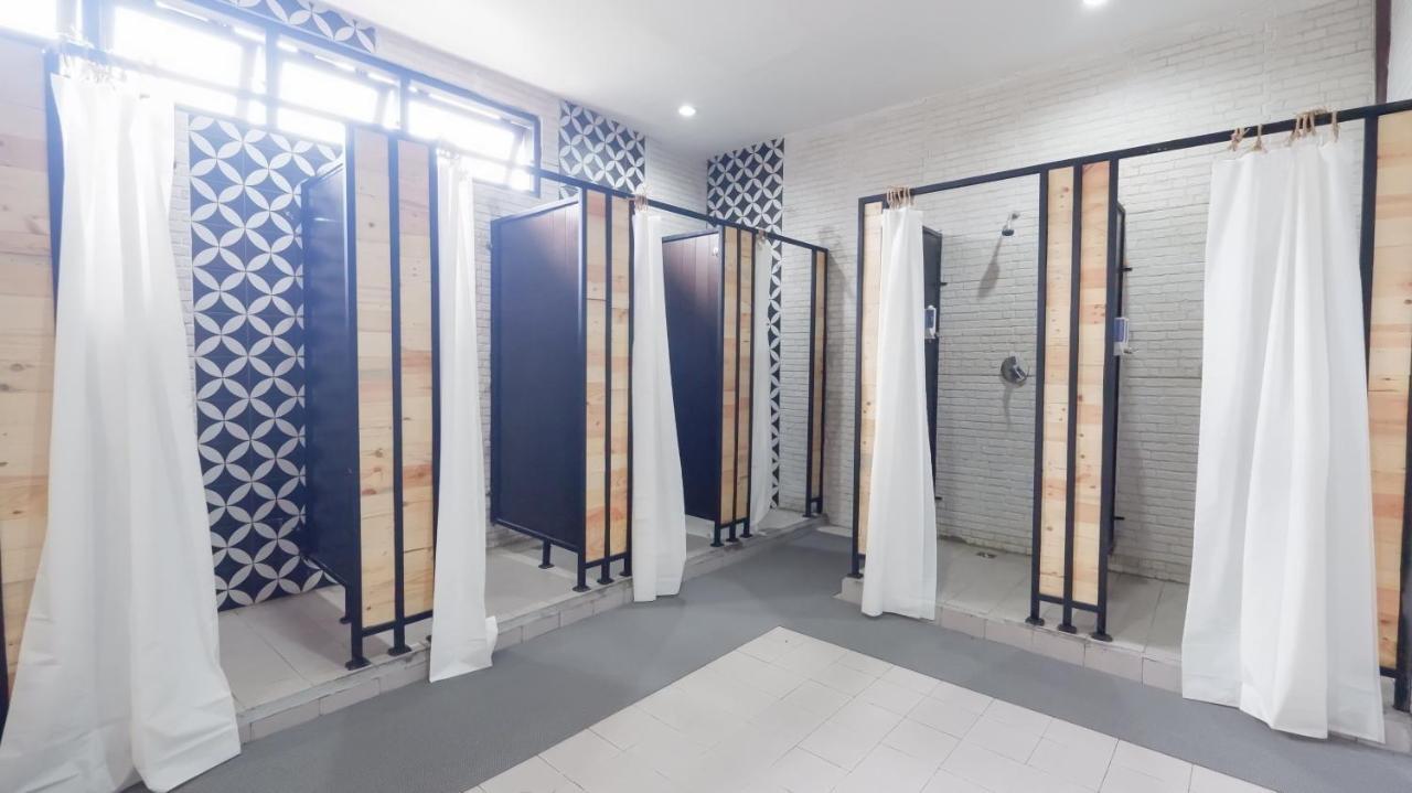 Fello B&B Hostel Легиан Екстериор снимка