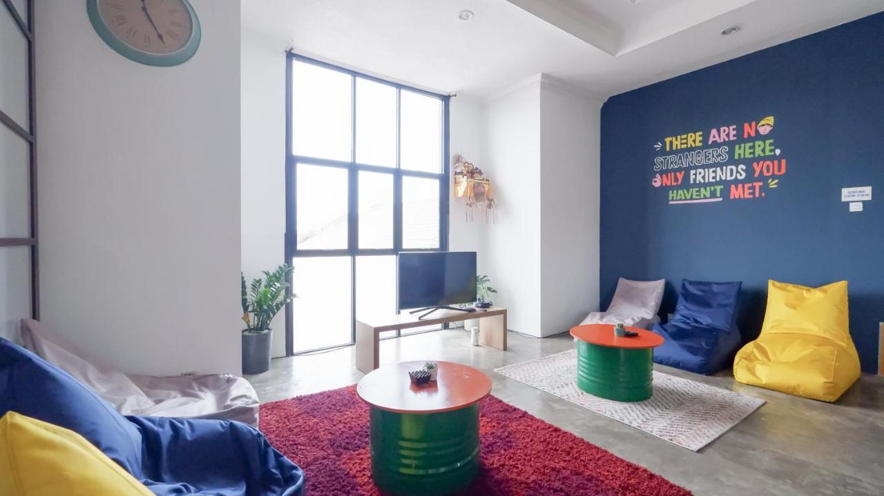Fello B&B Hostel Легиан Екстериор снимка