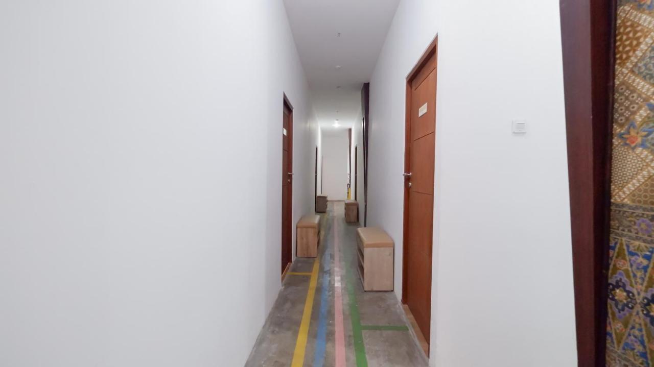 Fello B&B Hostel Легиан Екстериор снимка